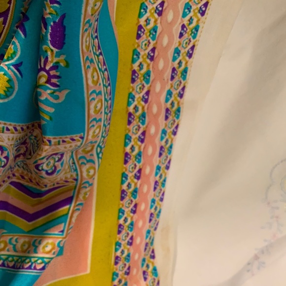 Large silk handmade blockprint scarf/shawl/dupahta - Picture 7 of 7